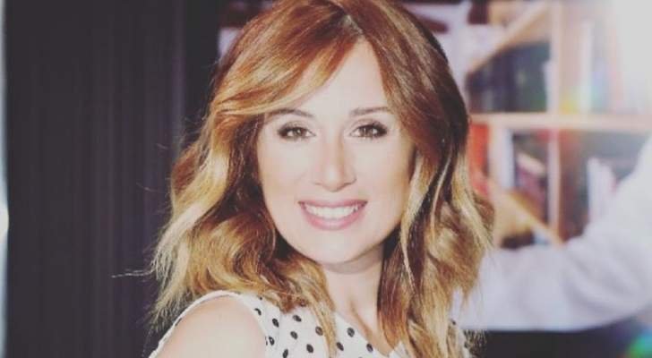 شاهدوا “نادية” إبنة كارين رزق الله كيف أصبحت.. هل تشبهها؟ بالصورة