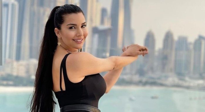 لاميتا فرنجية بإطلالة جريئة لافتة