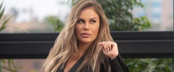 نيكول سابا تنتقد بعض الفنانين “يللي بعيشوا كتيير”