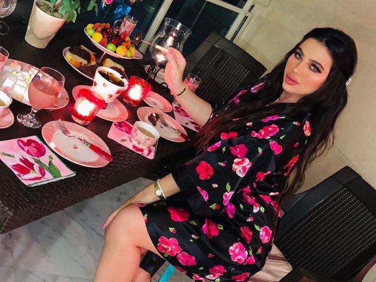 الإعلامية مايا قواس تُحذّر من تناول اللحوم والمأكولات الدهنية