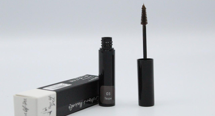 Eyebrows Mascara: One of “Face of Dee” Best Products