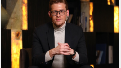 الممثل اللبناني كارلوس عازار ضيفاً في برنامج ” أول مرة” مع علي ياسين