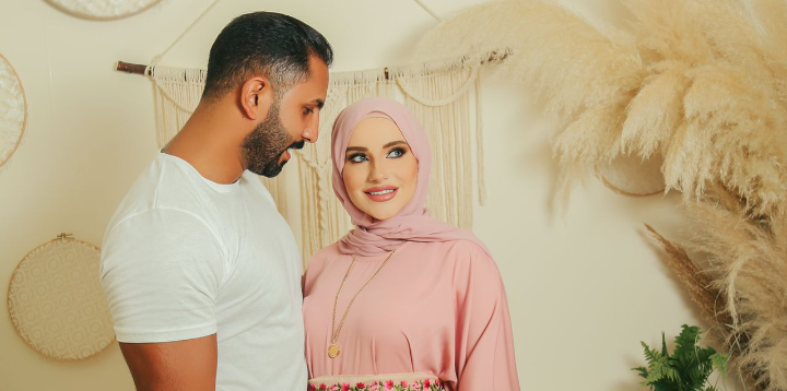 الإنفلونسر “Darine Faour” تتصدر العناوين بالكشف عن حملها