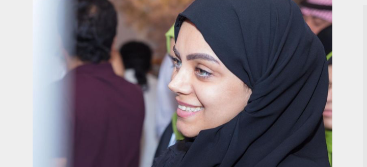 ما الفرق بين رسم الأزياء و تصميمها؟ سؤال تجيب عنه مصممة الأزياء “Zahra Al Khalifa”