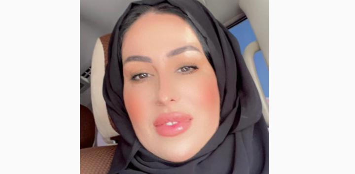 مصممة الأزياء أسمهان بالعمري الشهيرة بـ “Asma” صاحبة البصمة الخاصة في عالم تصميم الأزياء.