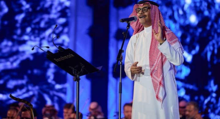 رابح صقر يهدي السعودية “اكفخ جناحك” احتفالاً بتأهل منتخبها لكأس العالم