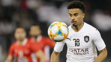 أكرم عفيف يتوج بجائزة أفضل لاعب في الدوري القطري