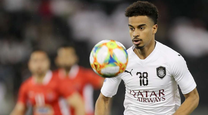 أكرم عفيف يتوج بجائزة أفضل لاعب في الدوري القطري