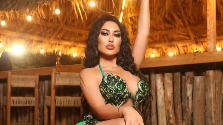 راشيل مدلج بإطلالة مميزة في أحدث جلساتها التصويرية