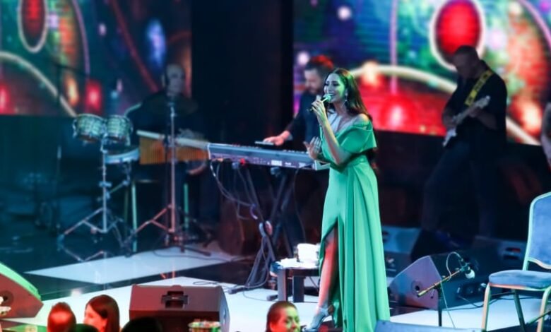 من هي الفنانة اللبنانية كريستيل الملاح؟