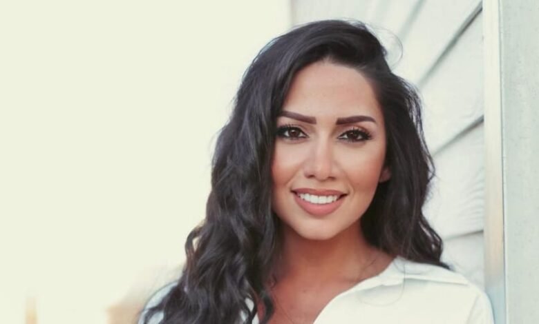 الفنانة كريستيل الملاح تستعد لإحياء حفل في لبنان