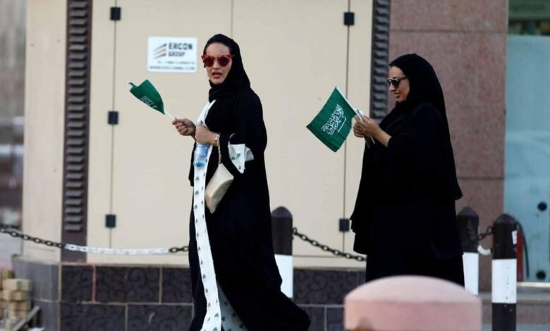السجن والغرامة عقوبة منتهك “حرمة الحياة الخاصة”