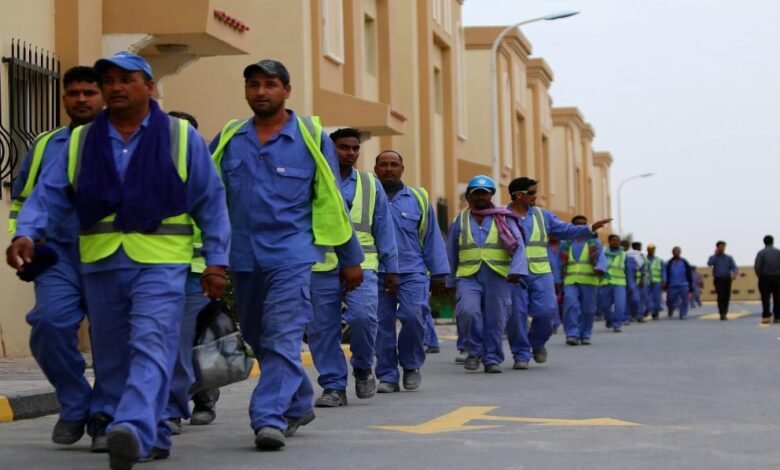 Photo of رويترز: مسؤول قطري ينفي إجلاء عمال من مساكنهم بسبب المونديال