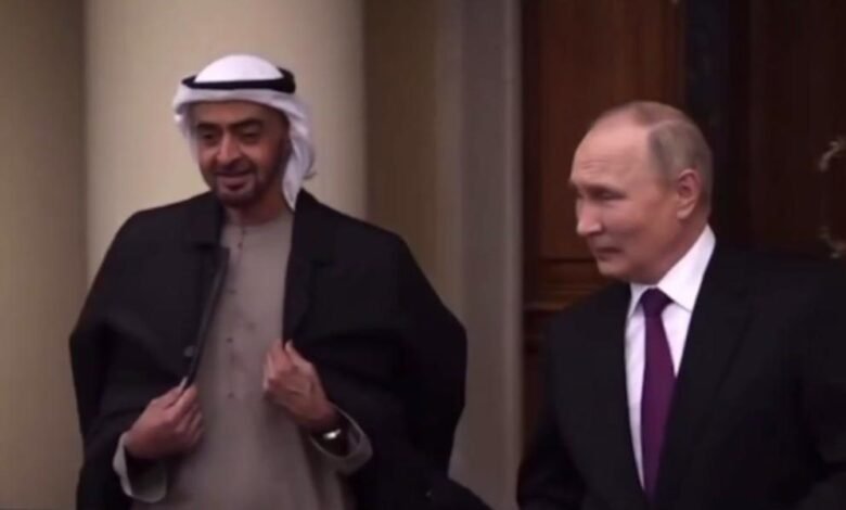 “علاقات دافئة”.. بوتين يهدي بن زايد معطفه الشخصي