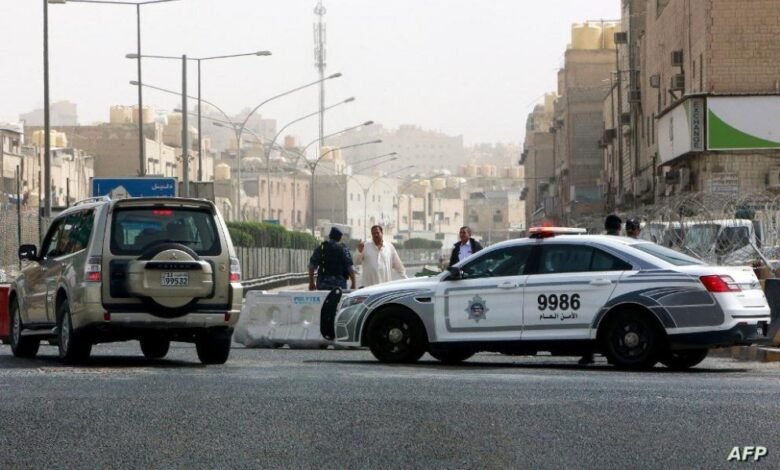 كمين يضبط سارق 23 سيارة لمصلين في الكويت