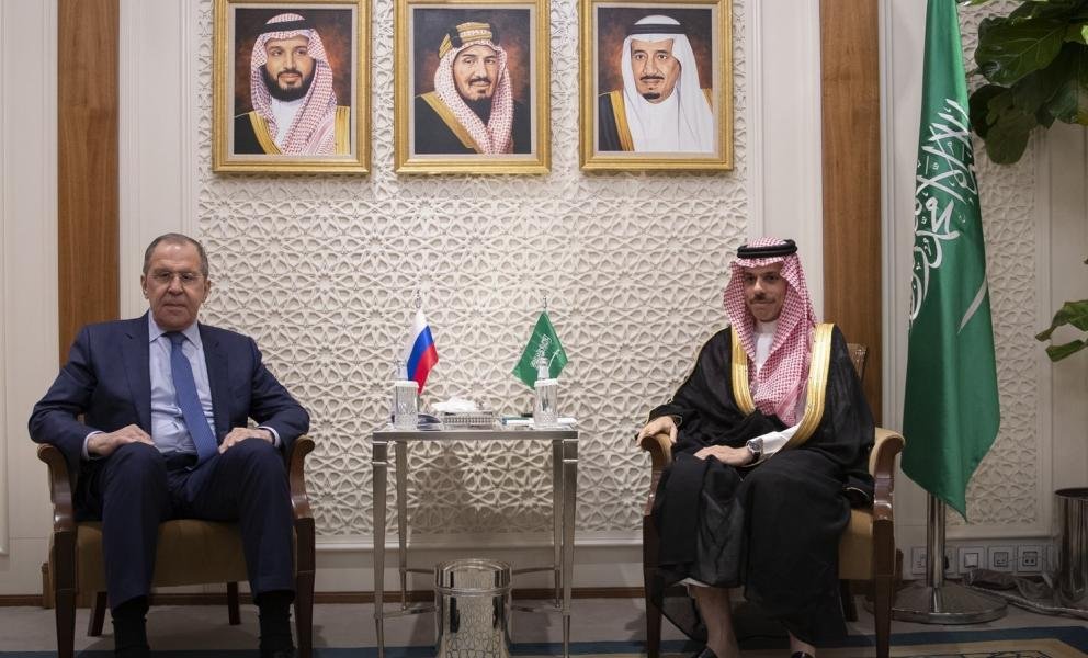 وزير الخارجية السعودي: نبذل جهوداً لحل الأزمة بأوكرانيا
