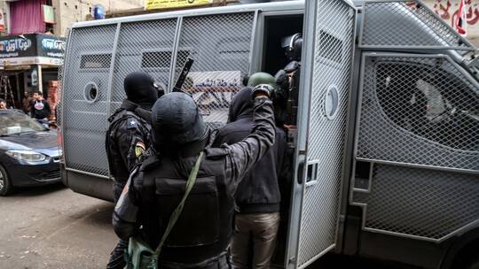 أول تحرك من الحكومة المصرية بعد مقتل ضباط مصريين قرب قناة السويس ونشر صور المصابين