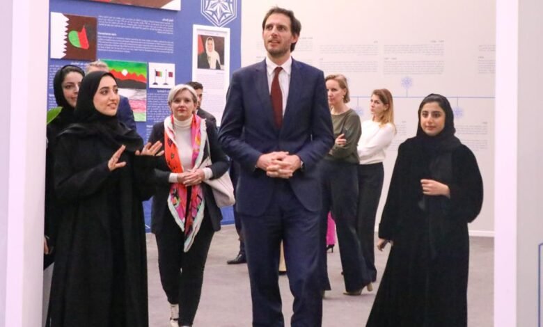 وزير خارجية هولندا يتعرف على جهود قطر برعاية اللاجئين الأفغان