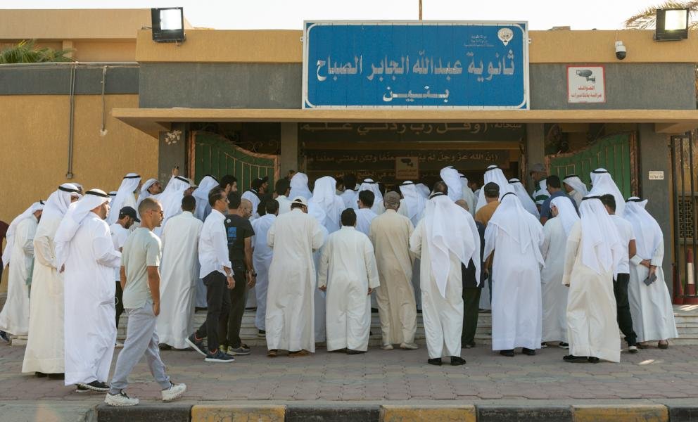 الداخلية الكويتية تكشف شبكة لشراء أصوات ناخبي مجلس الأمة