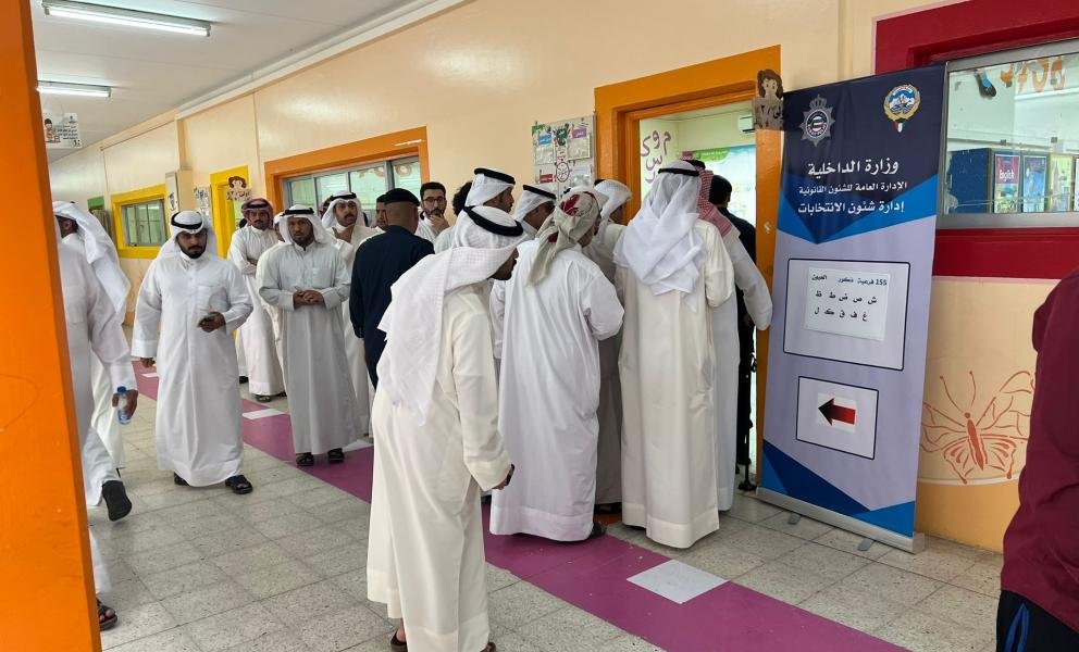 الكويت.. افتتاح مراكز الاقتراع لانتخاب برلمان جديد
