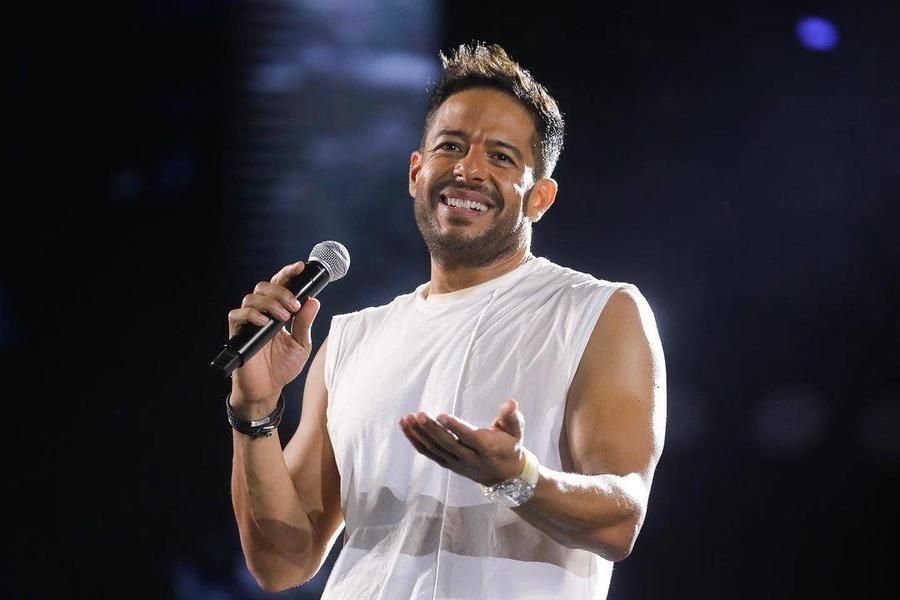 محمد حماقي يحتفل بالعيد في حفل ضخم بالكويت