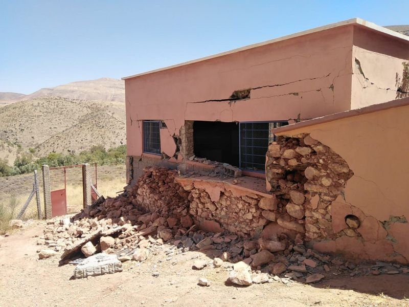 معلمة مغربية تبكي مقتل 32 من تلاميذها: “حياتي توقفت منذ ليلة الزلزال”