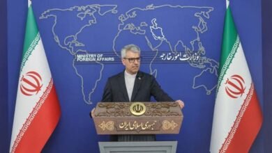 إيران تندد بالعقوبات الأميركية “الخبيثة” على تجارة النفط            
