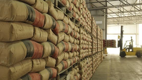 تحقيقات في المغرب بسبب “شبهة احتكار” بصناعة الأسمنت