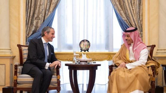 وزير الخارجية السعودي وغروسي يبحثان المستجدات الإقليمية والدولية