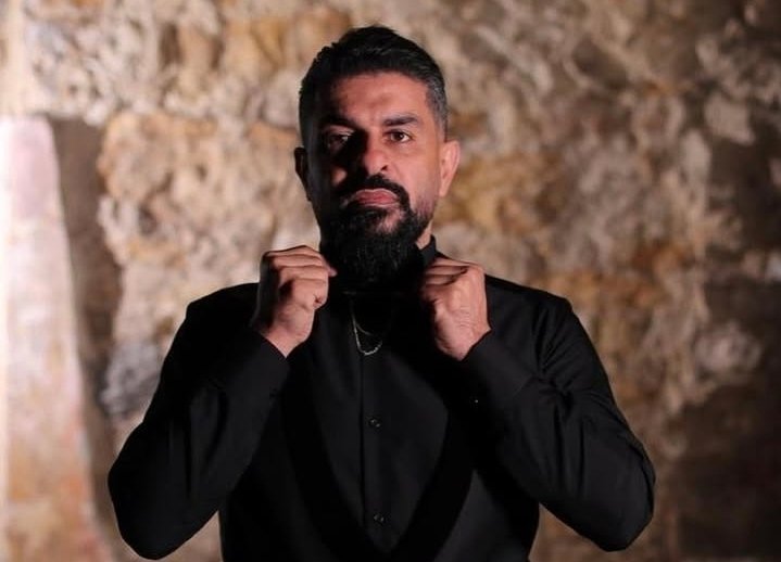 وصول خبير الشعر العالمي أحمد سليمان إلى الرياض وسط ترحيب واسع