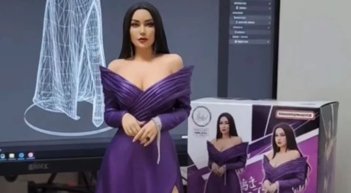 كاميليا ورد تدخل عالم المجسمات وتتحوّل إلى باربي في الصين