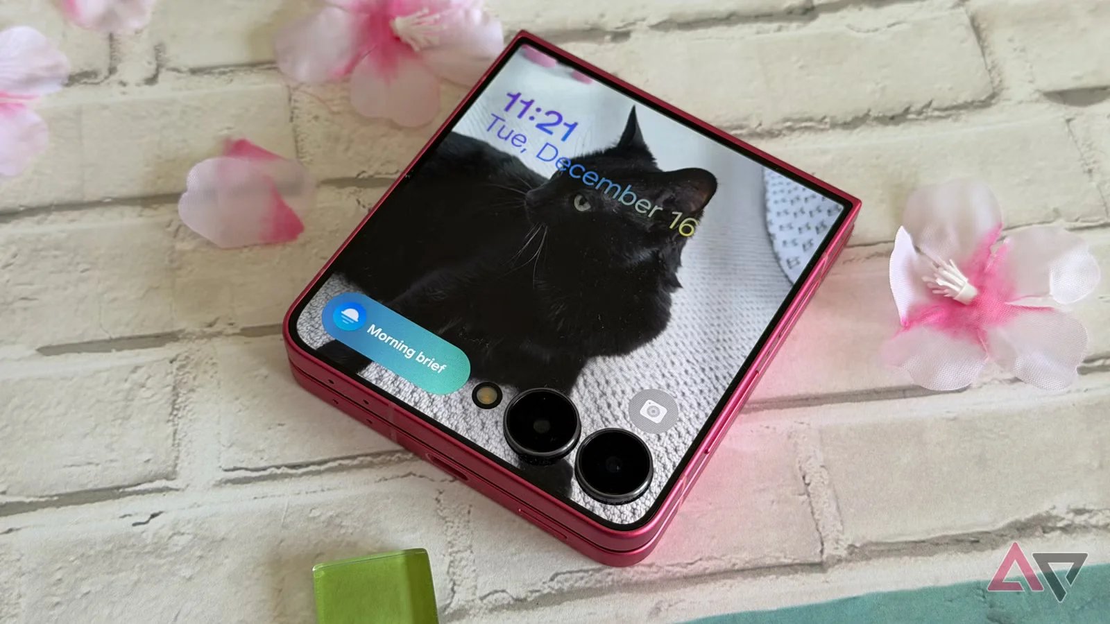 لم أكن أفضّل هاتف Samsung Galaxy Z Flip 7 عند إطلاقه، ولكنني سأحصل على واحد مجانًا - صورة مميزة صورة مميزة: لم أكن أفضّل هاتف Samsung Galaxy Z Flip 7 عند إطلاقه، ولكنني سأحصل على واحد مجانًا