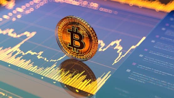 بيتكوين ترتفع بأكثر من 10% لتلامس 69800 دولاراً مع انحسار موجة البيع