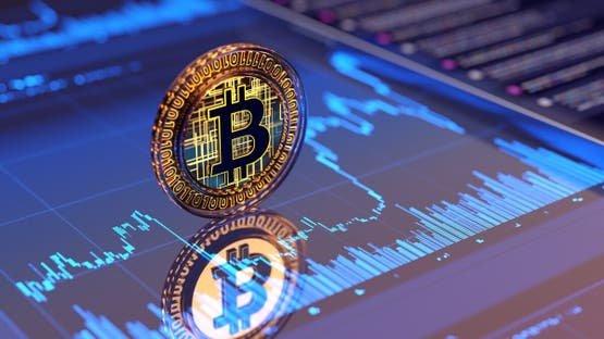 عائلة ترامب تجمع “وول ستريت” حول العملات المشفرة.. هل بدأ التأثير السياسي؟