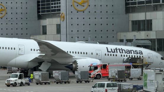 طائرة بوينغ 787 تسقط في مطار ألماني بعد 4 أشهر فقط من الخدمة