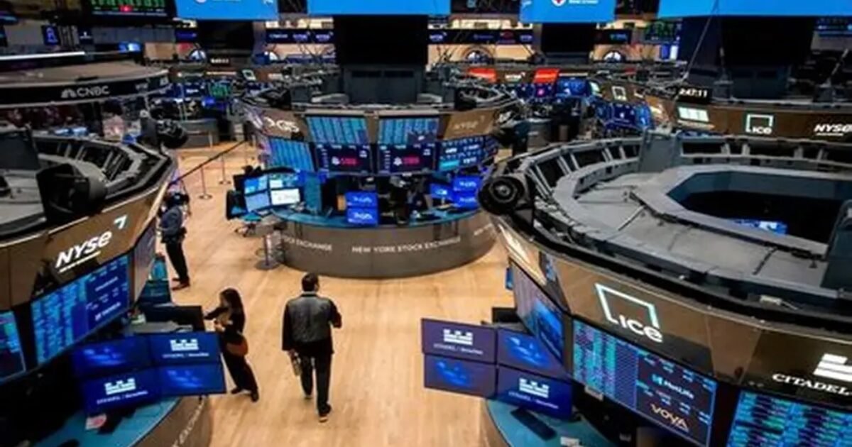 وول ستريت: تكنولوجيا تقود المكاسب وسط ضغوط عوائد السندات - صورة مميزة صورة مميزة: وول ستريت: تكنولوجيا تقود المكاسب وسط ضغوط عوائد السندات
