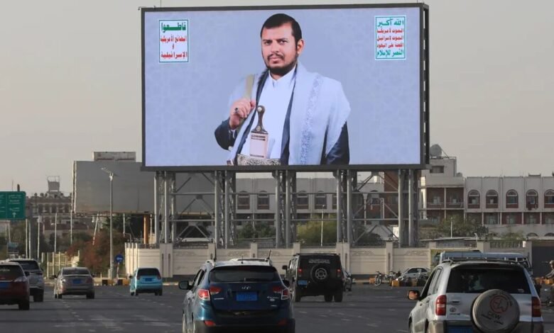 الحوثيون يتعهّدون بعدم استهداف السفن الأوروبية وسط توسّع سيطرتهم قرب باب المندب