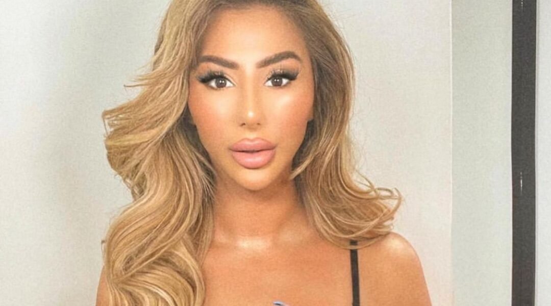 خبيرة المكياج العالمية “جينا بادين/ Gina Badhen” تنصح بإستخدام هذه الزيوت لإزالة المكياج