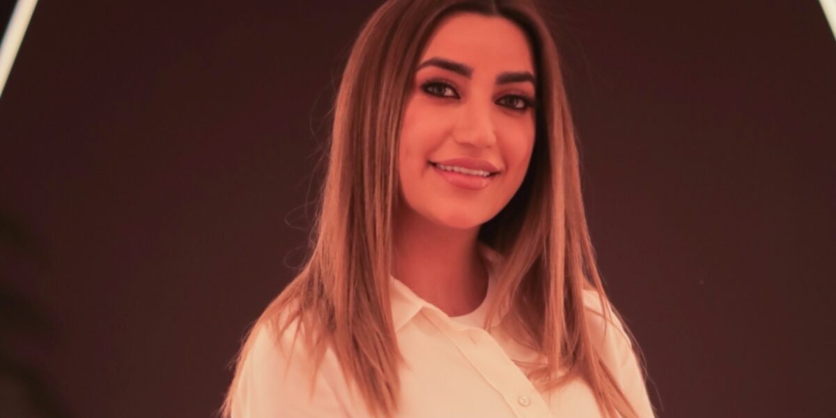 نجمة تيك توك لمى شريف تطلق عبر جلسات وايت “بس”