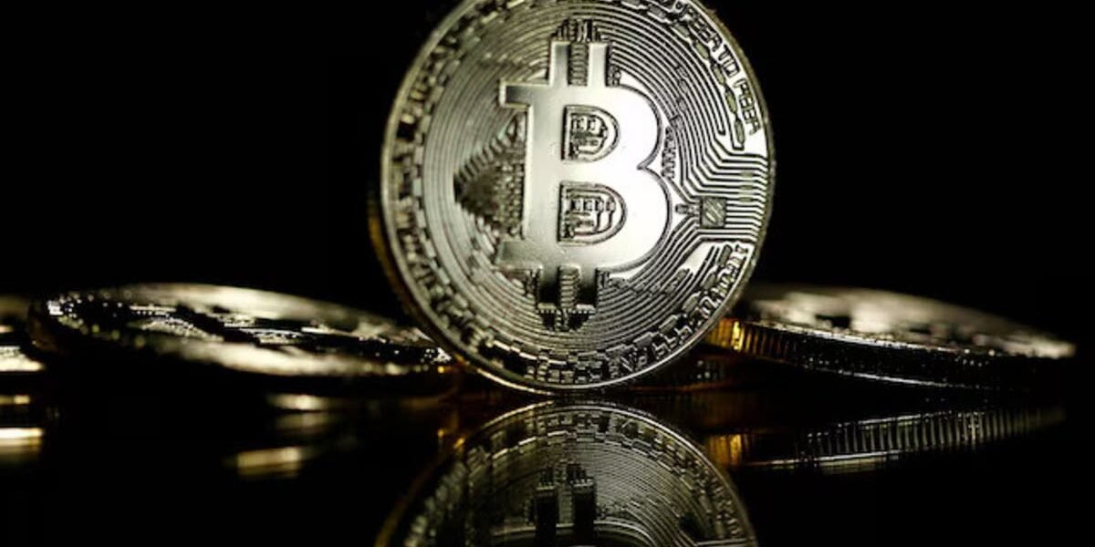 “بيتكوين” تكتسب خصائص الأصول التحوطية في ظل قفزات المعادن