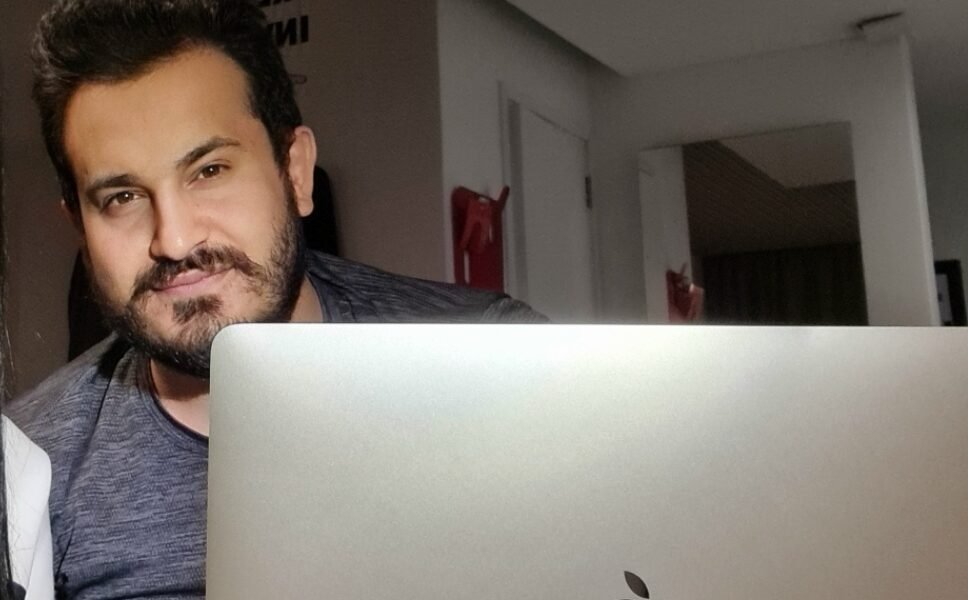 Ahmad chhadeh يشرح كيف تصبح خبيرًا على مواقع التواصل الاجتماعي؟ - صورة مميزة Ahmad chhadeh يشرح كيف تصبح خبيرًا على مواقع التواصل الاجتماعي؟