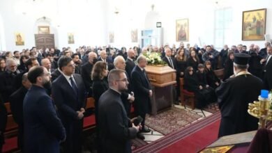 السيدة فيروز ودعت نجلها الاصغر هلي في مأتم حاشد