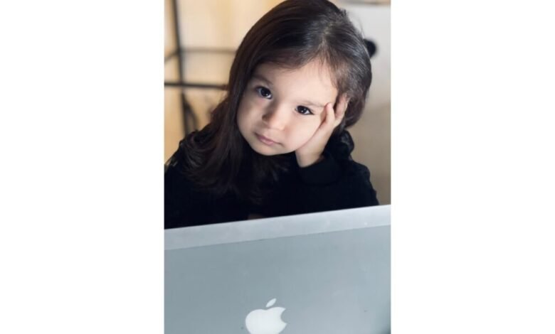 الطفلة “Celia Ghaddar” في جلسة تصوير جديدة