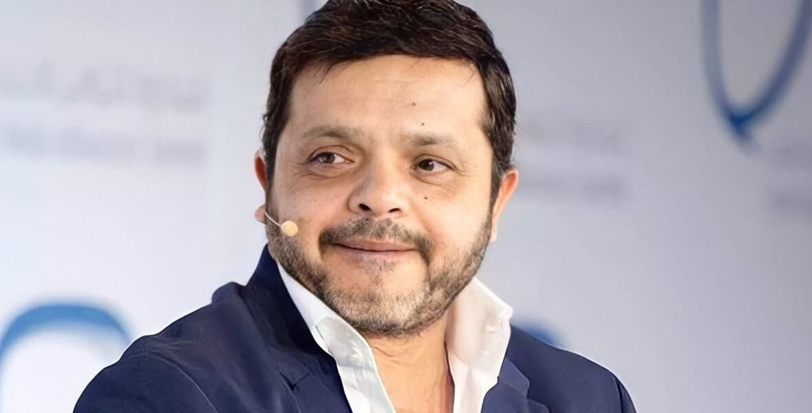 محمد هنيدي يوضح تفاصيل الخلاف المزعوم مع عادل إمام ويؤكد حسن علاقتهما