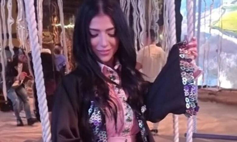 ملكة جمال آسيا السورية سنا عطيّة تتألق في إكسبو دبي وتجذب الحضور 